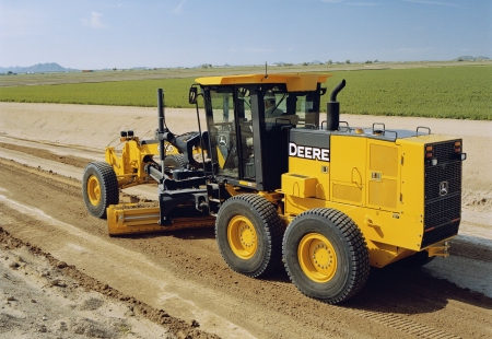 John Deere 670D